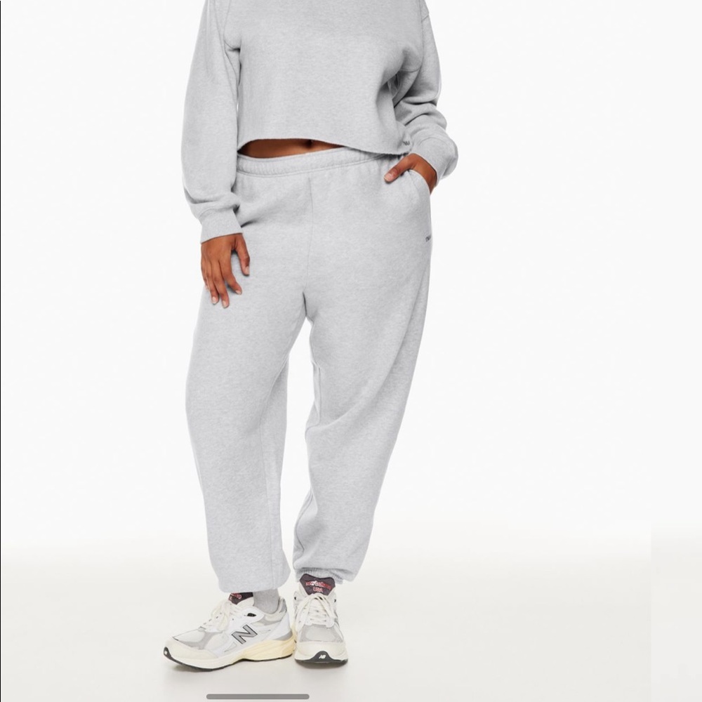 Aritzia TNA Cozy Fleece Mega Sweatpants M